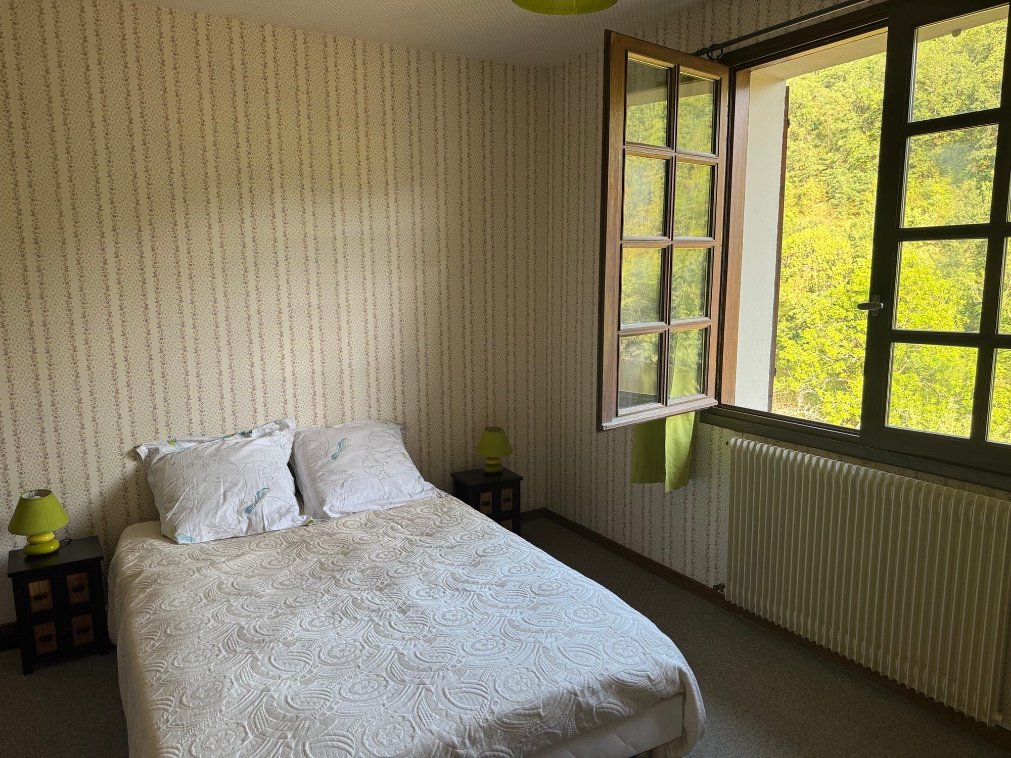 Deuxième chambre côté rivière, avec lit en 140 cm