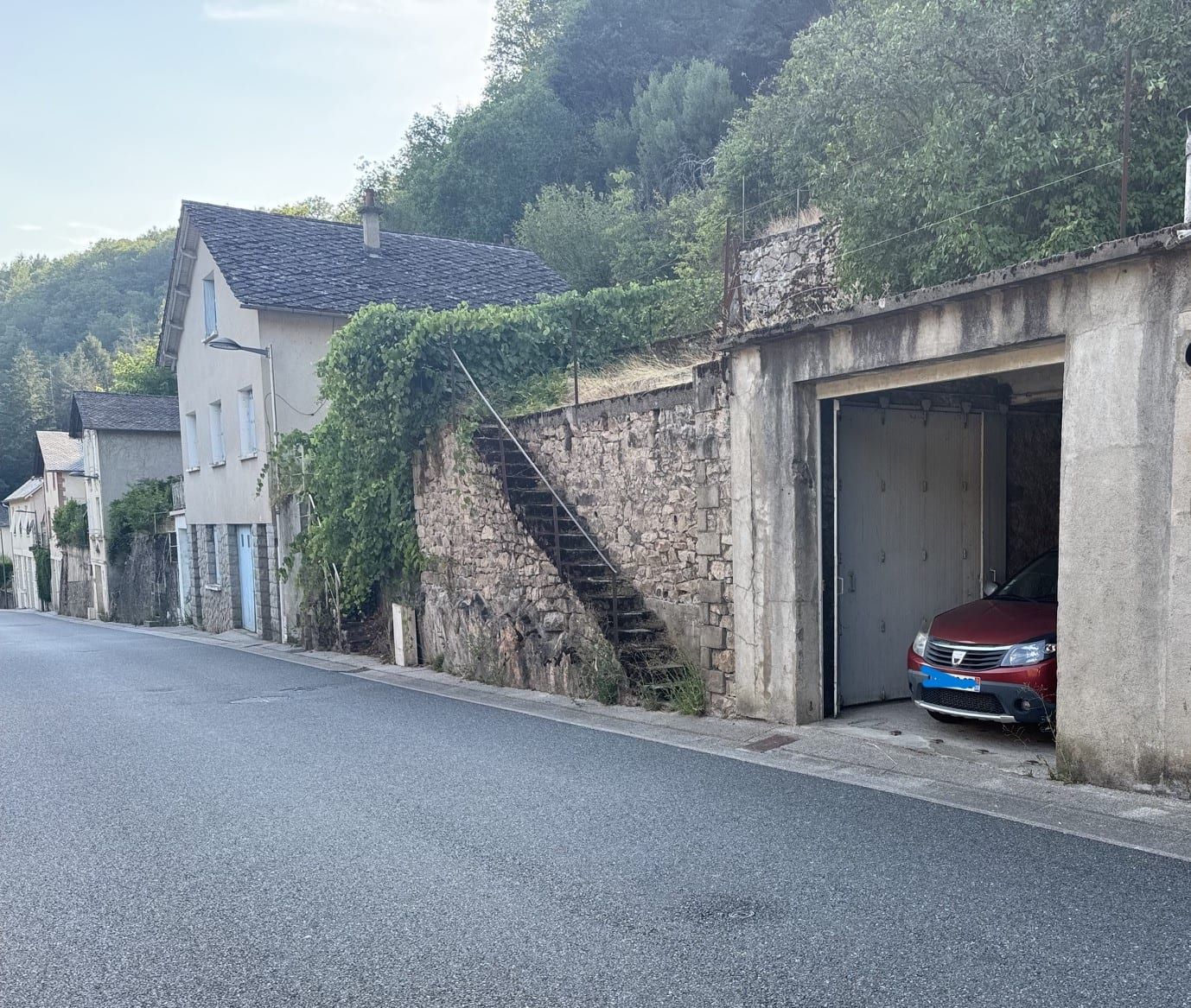 Place de parking couverte réservée dans le garage privatif