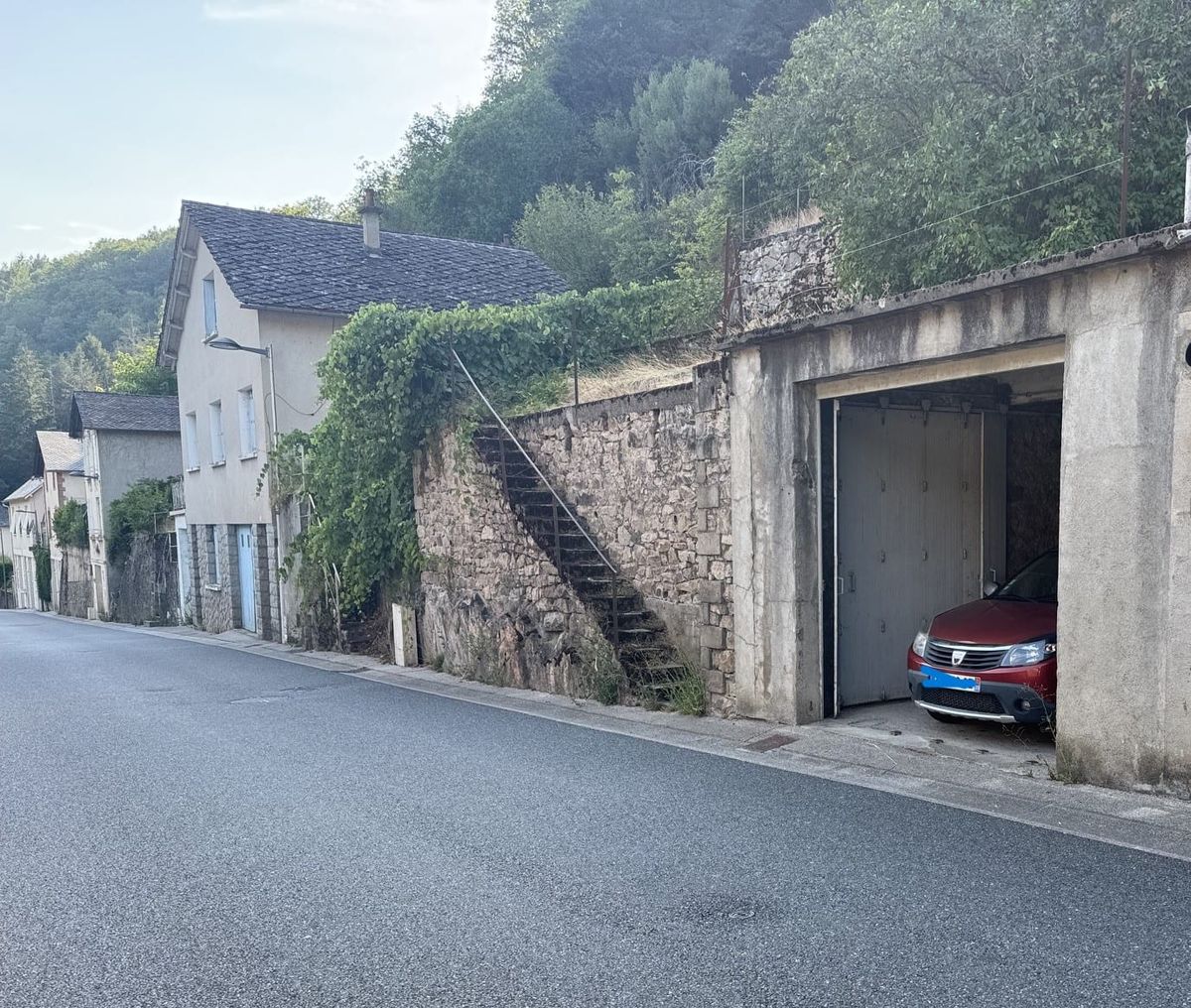 Place de parking couverte réservée dans le garage privatif